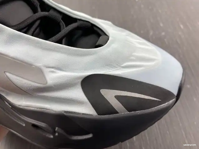 Blue MNVN GZ0711 Adidas Tint Yeezy Boost 700 0503